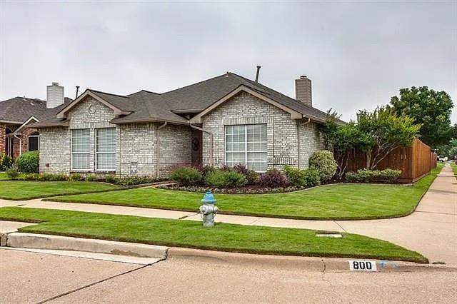 800 Stone Trail Dr in Flower Mound, TX - Building Photo