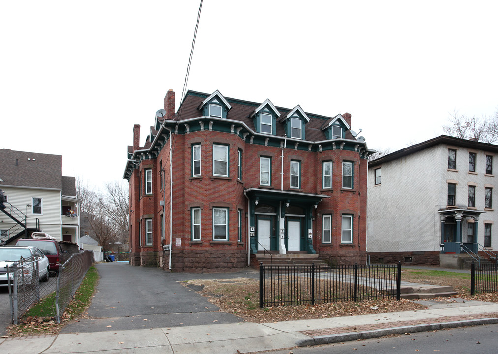 62-64 Capen St in Hartford, CT - Building Photo