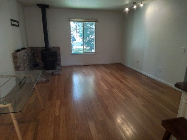 2103 12th St, Unit Apartment