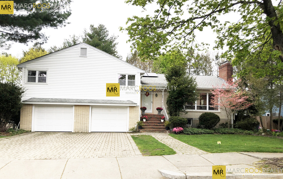 101 Adeline Rd in Newton, MA - Building Photo