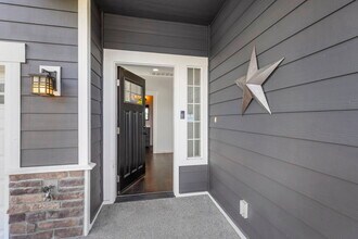 6398 Juanita Cir NE in Bremerton, WA - Building Photo - Building Photo