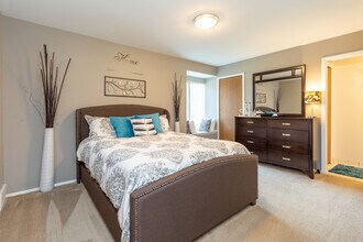 Dover Hills Apartments in Kalamazoo, MI - Building Photo - Interior Photo