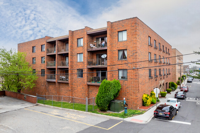 Grand View Condominiums in North Bergen, NJ - Building Photo - Primary Photo