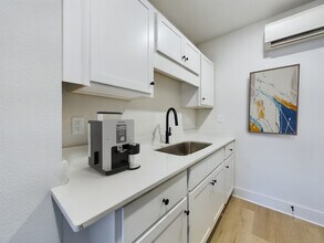 2 E Sunset Ave in Pensacola, FL - Foto de edificio - Building Photo