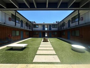 4526 Munger Ave in Dallas, TX - Building Photo - Building Photo
