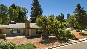 1202 N Navajo Dr in Flagstaff, AZ - Building Photo