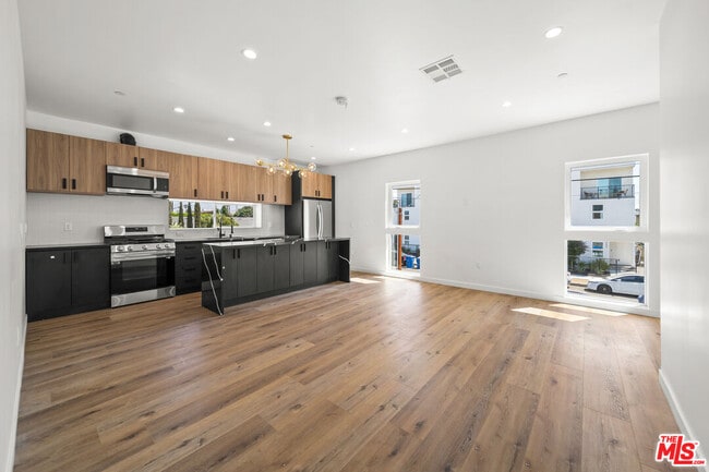 6049 Craner Ave in Los Angeles, CA - Building Photo - Building Photo