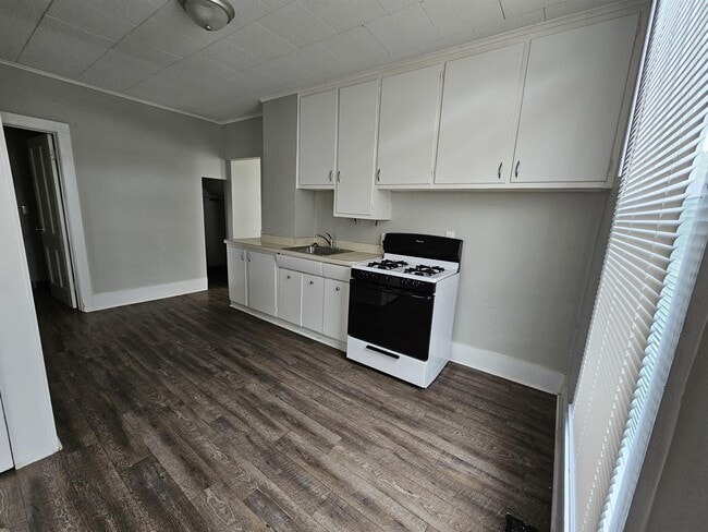 434 W Lawrence St in Mishawaka, IN - Building Photo - Building Photo