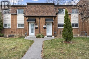 6384 Thornberry Crescent in Windsor, ON - Building Photo