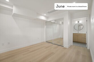 Private bedroom in 5 bed/4 bath Home in Los Angeles, CA - Building Photo - Building Photo
