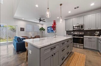 502 Highland Oaks Ln in Lafayette, LA - Building Photo - Building Photo