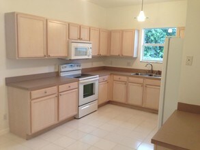 1731 Lavue Ave in Lake Worth, FL - Building Photo - Building Photo