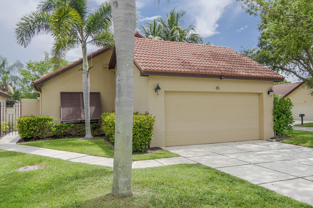 85 Ironwood Way N in Palm Beach Gardens, FL - Building Photo