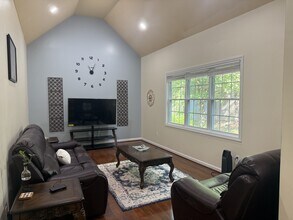 5 Equestrian Ln in Chelmsford, MA - Building Photo - Building Photo