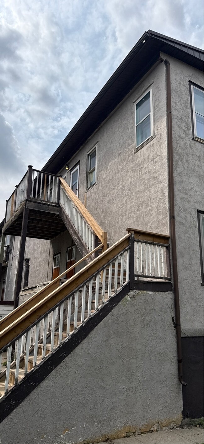 property at 511 Stadacona St W