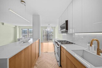 501 Surf Ave in Brooklyn, NY - Building Photo - Building Photo