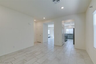7714 Duran Hbr Ln in North Las Vegas, NV - Building Photo - Building Photo