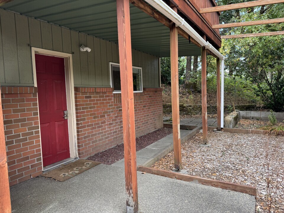 17925 Old Hwy 99 SW in Tenino, WA - Building Photo