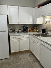 31993 W 12 Mile Rd in Farmington Hills, MI - Building Photo - Building Photo