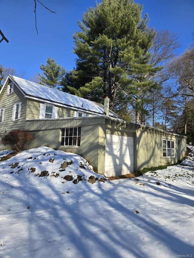 3 Christmas Hill Rd in Airmont, NY - Building Photo - Building Photo