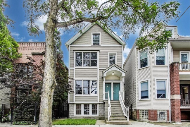 property at 1437 W Oakdale Ave