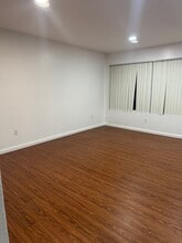 1374 N Cuyamaca St in El Cajon, CA - Foto de edificio - Building Photo