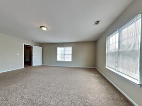 640 Cliffs Inn Circle in Charlotte, NC - Building Photo - Building Photo