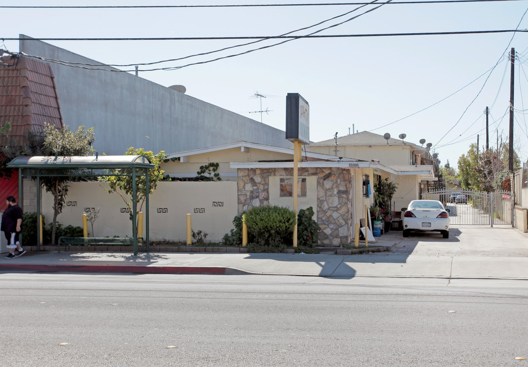 Tahiti Apartments in Bell, CA - Building Photo