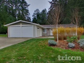 4911 64th Ave W in Tacoma, WA - Building Photo