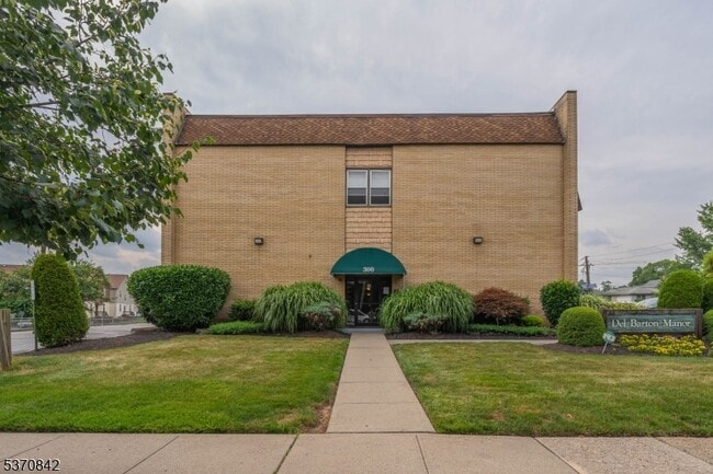 property at 300 W Munsell Ave