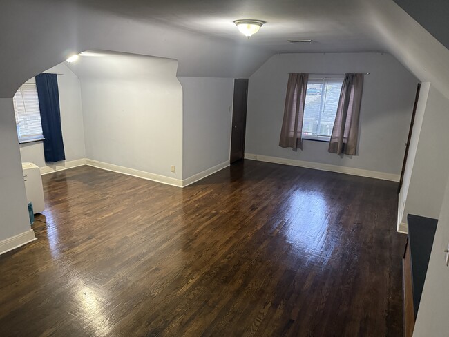 105 Forest Ave, Unit Apt B in Charleston, WV - Building Photo - Building Photo