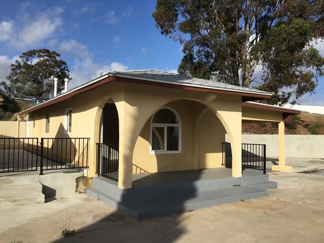 1222 Pepper Dr, Unit 1 in El Cajon, CA - Building Photo - Building Photo