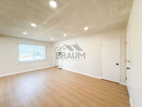 19405 Haynes St, Unit 8 in Los Angeles, CA - Building Photo - Building Photo