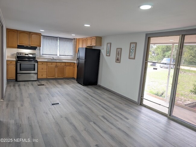 116 Claudia St in Interlachen, FL - Building Photo - Building Photo