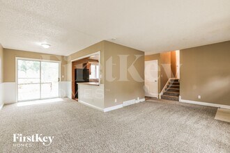 9313 Fairwood Dr in Kansas City, MO - Building Photo - Building Photo