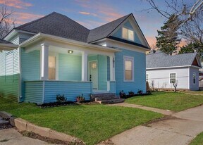 1011 S Armstrong Ave in Denison, TX - Building Photo