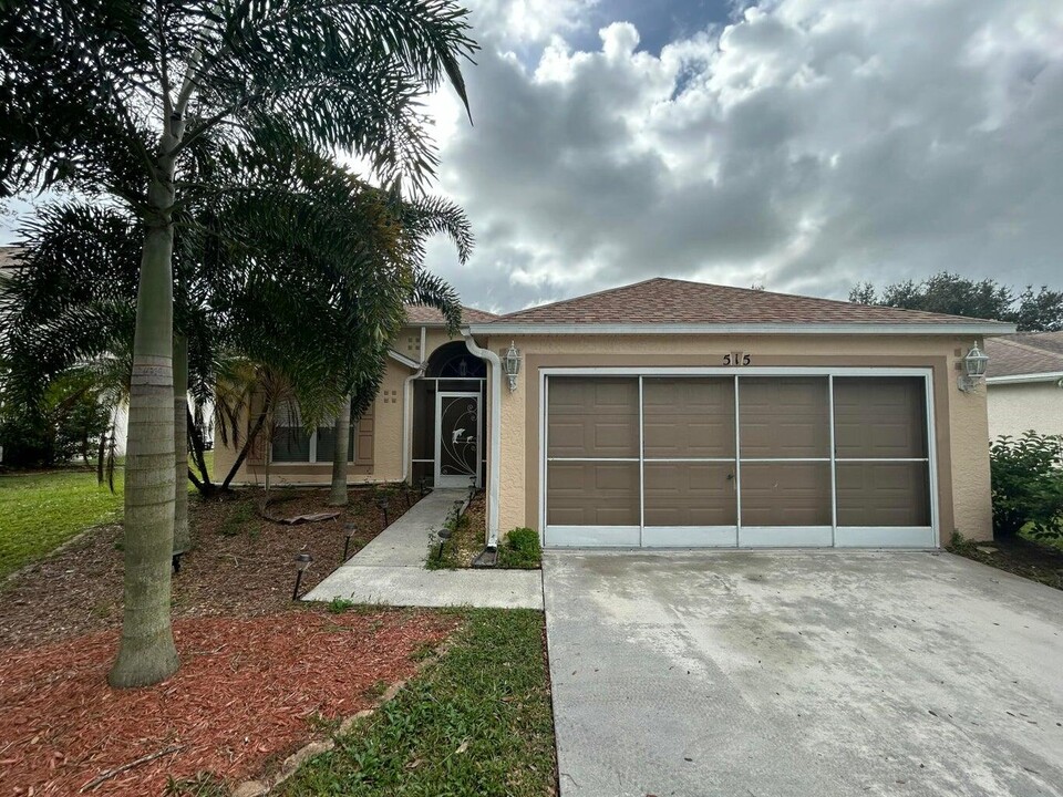 515 SW Deer Run in Port St. Lucie, FL - Building Photo