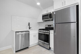 421 Salem St, Unit #4 in Medford, MA - Building Photo - Building Photo