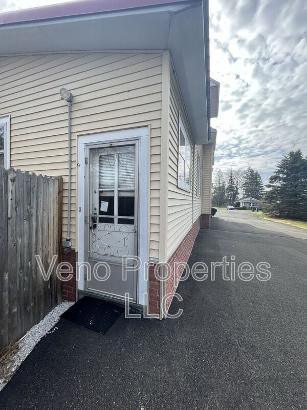 32 Russell Rd in Colonie, NY - Building Photo - Building Photo