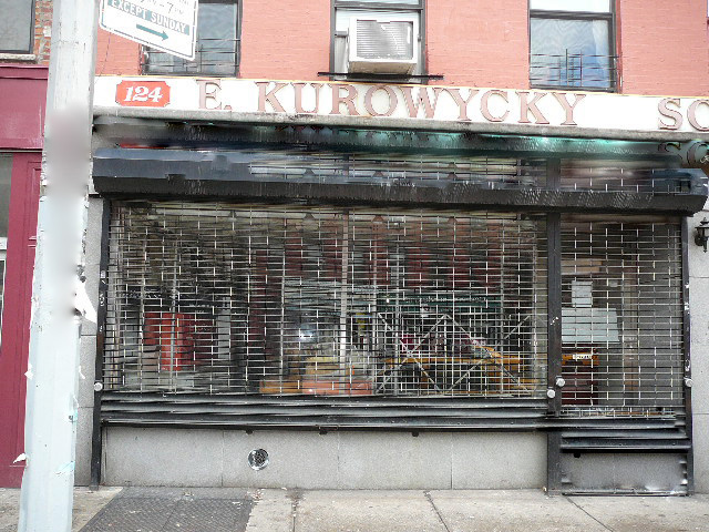 124 First Ave in New York, NY - Foto de edificio - Building Photo