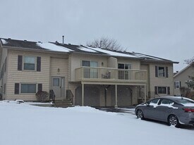 10268 Parkedge Cir in Franklin, WI - Building Photo