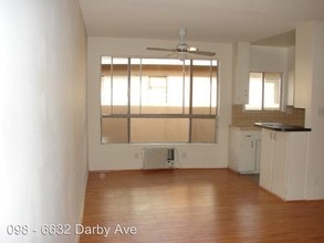 Villa Roma in Reseda, CA - Building Photo - Building Photo