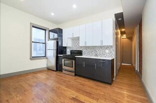 705 St Marks Ave, Unit 3E in Brooklyn, NY - Building Photo - Building Photo