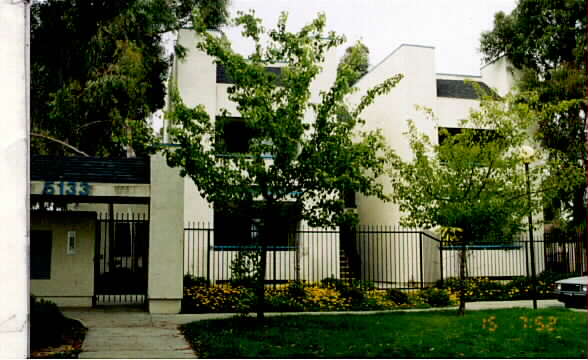 5133 Santa Ana St in Cudahy, CA - Foto de edificio