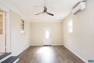 2219 Greenbrier Dr in Charlottesville, VA - Building Photo - Building Photo