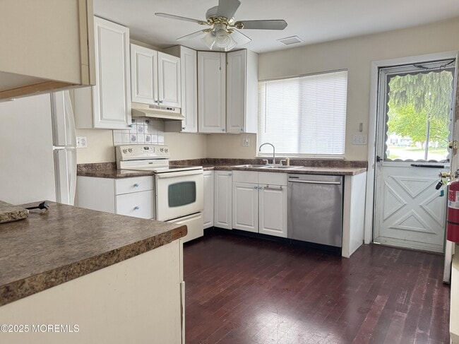 561B Malvern Ct in Manchester Township, NJ - Building Photo - Building Photo