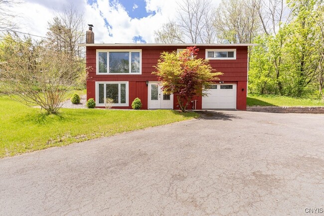 4319 Coye Rd in Jamesville, NY - Building Photo - Building Photo