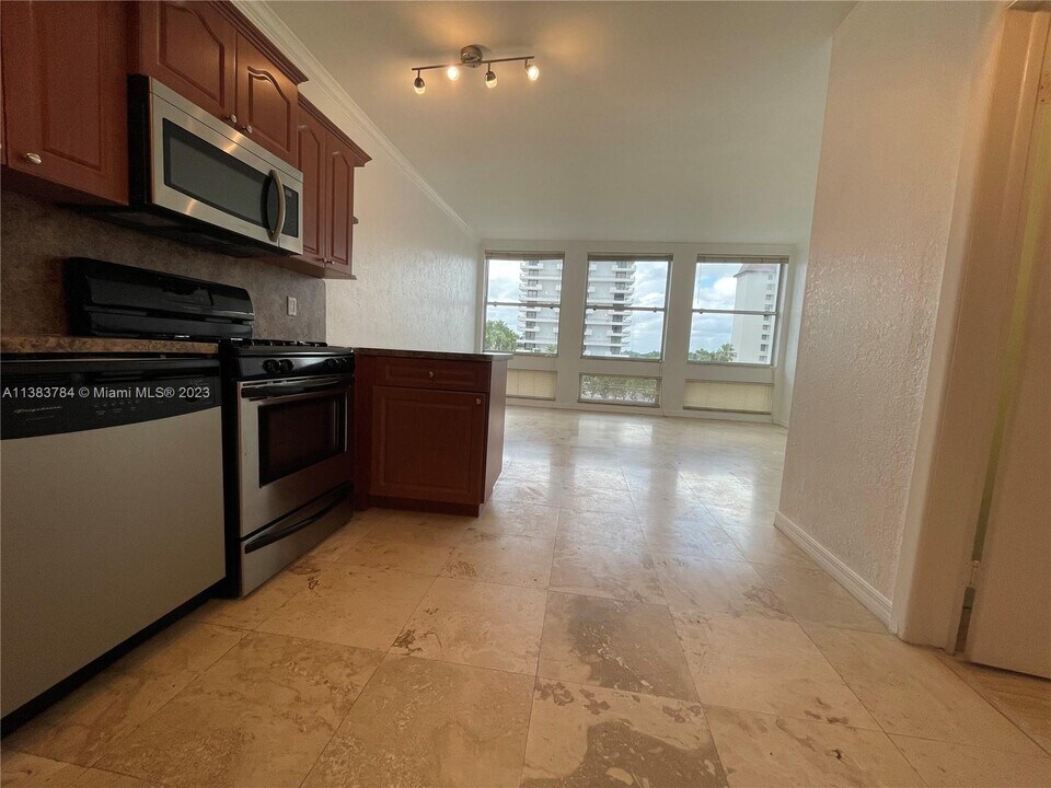 700 Biltmore Way Photo