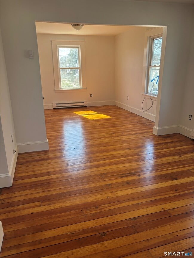 65 Avon St in Milford, CT - Building Photo - Building Photo
