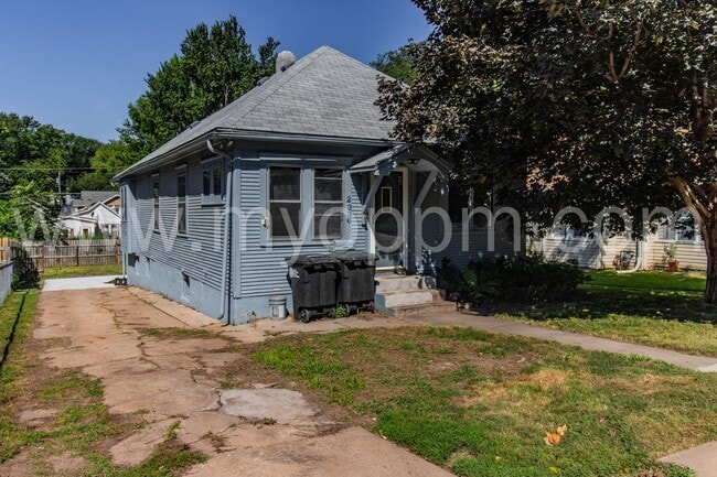 2336 N 65th Ave in Omaha, NE - Foto de edificio - Building Photo